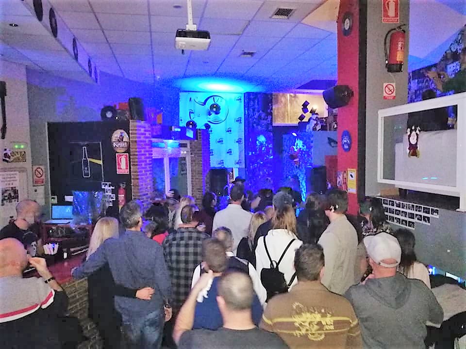 Pub Bar con musica IN VENDITA a Benalmadena Costa del Sol - MUSICA DAL VIVO