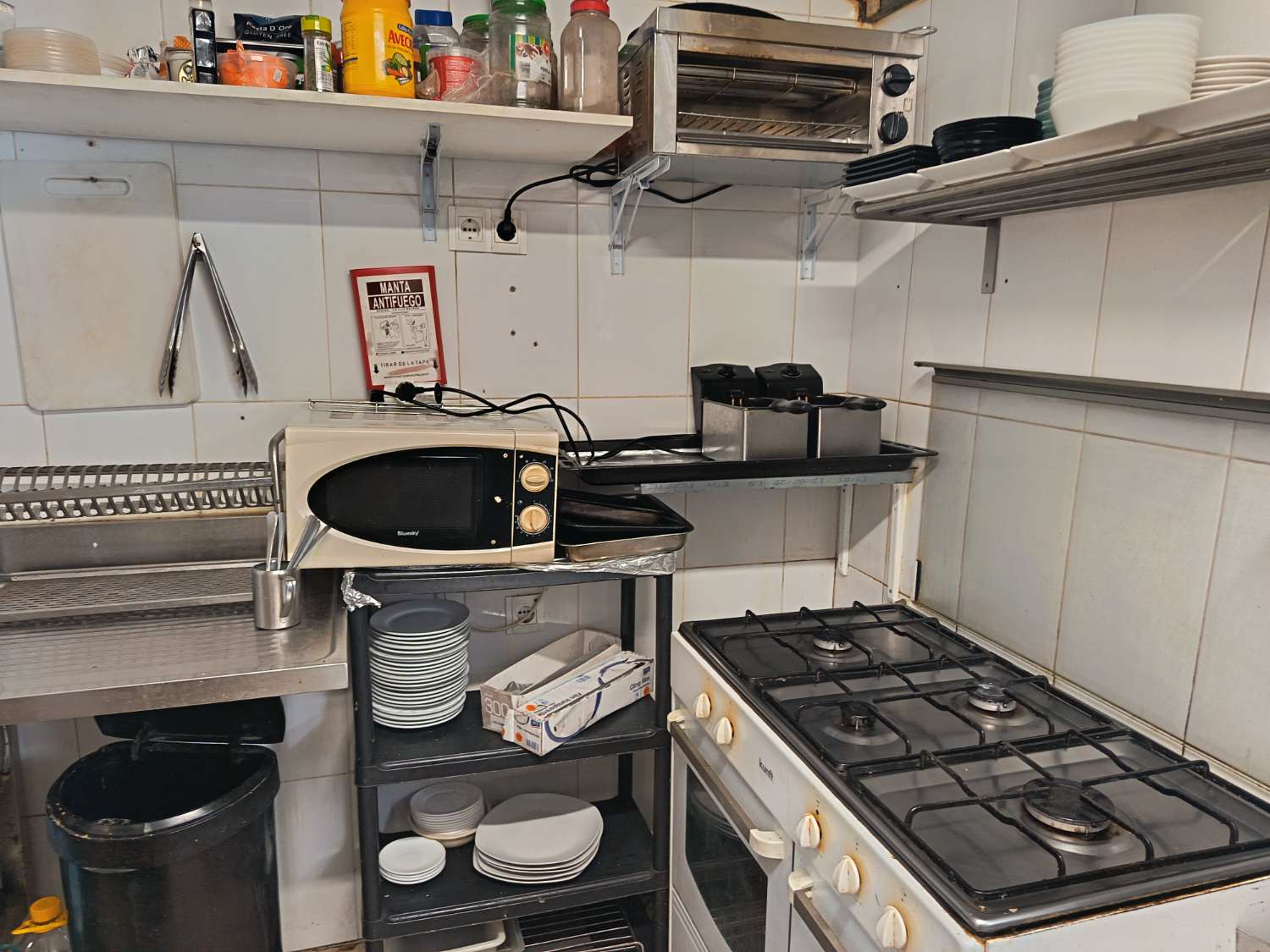 Traspaso Cafe Bar en Benalmadena - Cocina y Terraza soleada