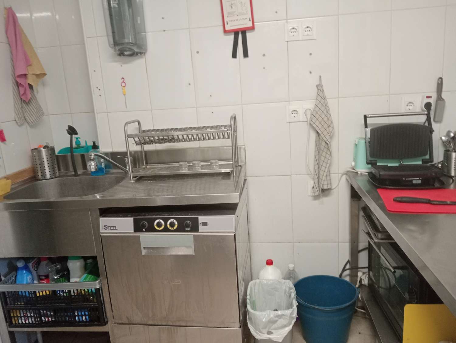 Traspaso Cafe Bar en Benalmadena - Cocina y Terraza soleada