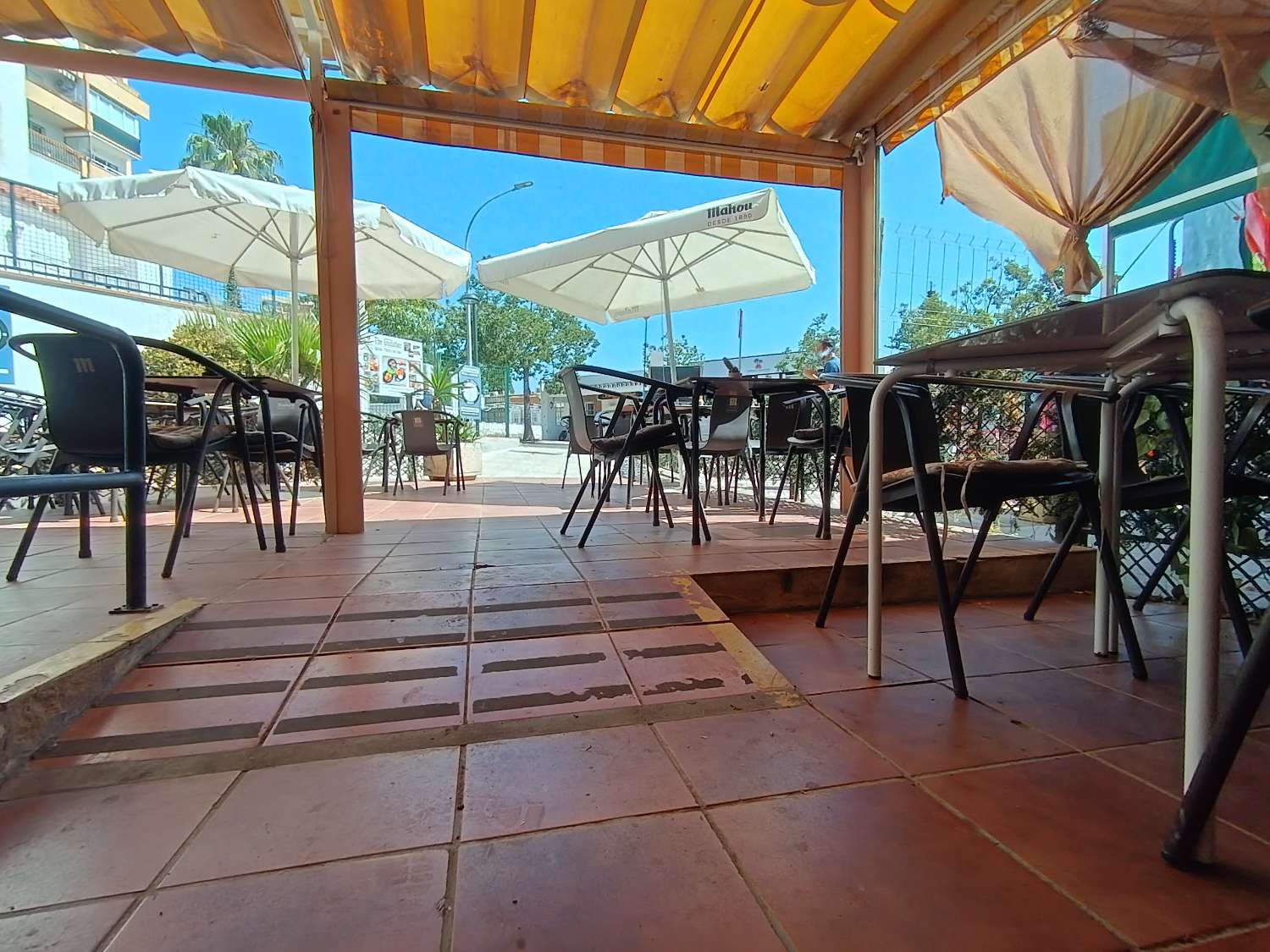 Traspaso Cafe Bar en Benalmadena - Cocina y Terraza soleada