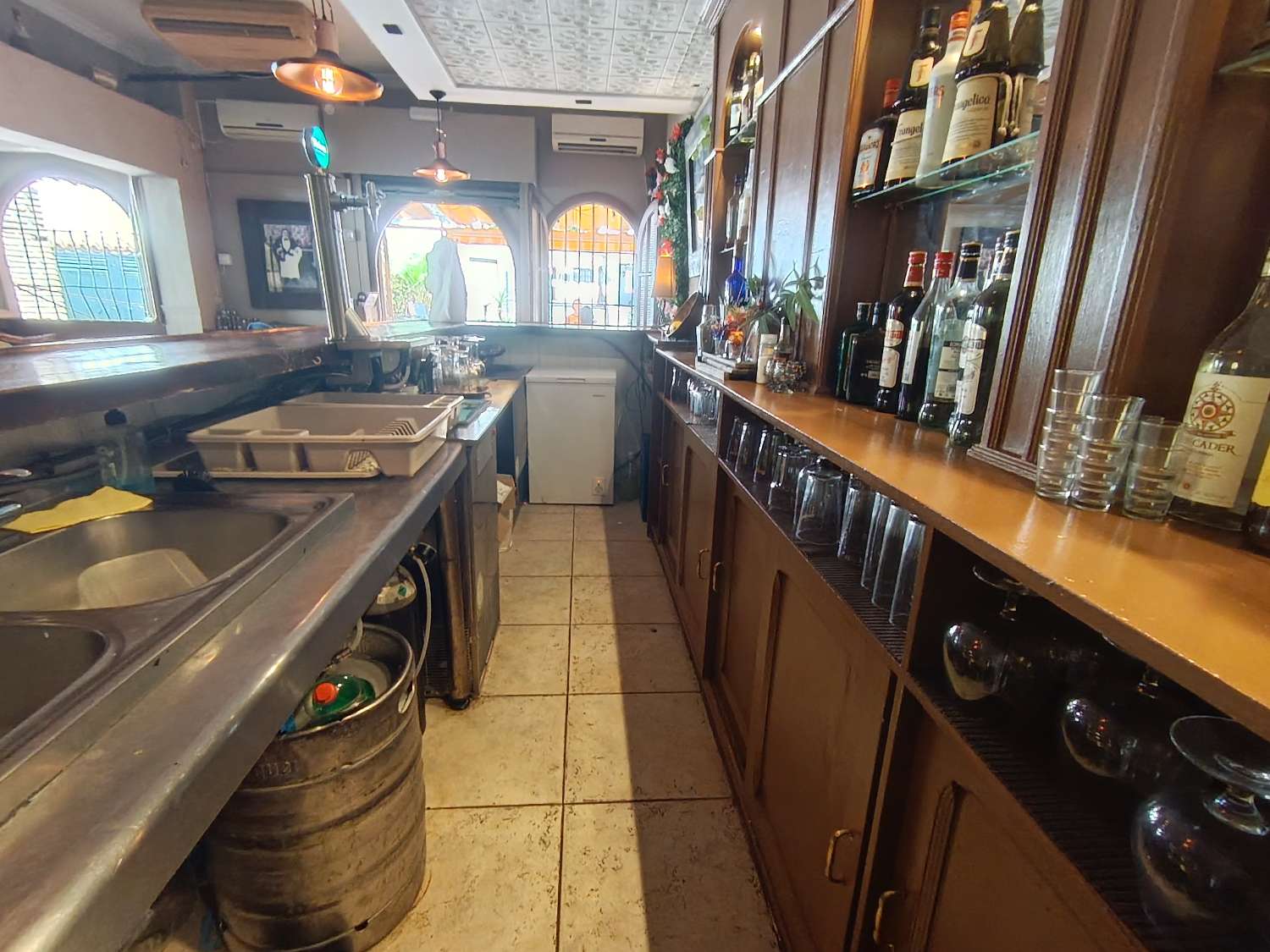 Traspaso Cafe Bar en Benalmadena - Cocina y Terraza soleada