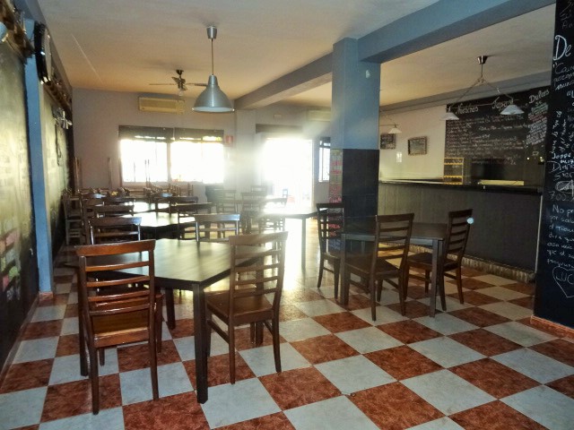 咖啡馆酒吧出租在贝纳尔马德纳科斯塔德尔太阳