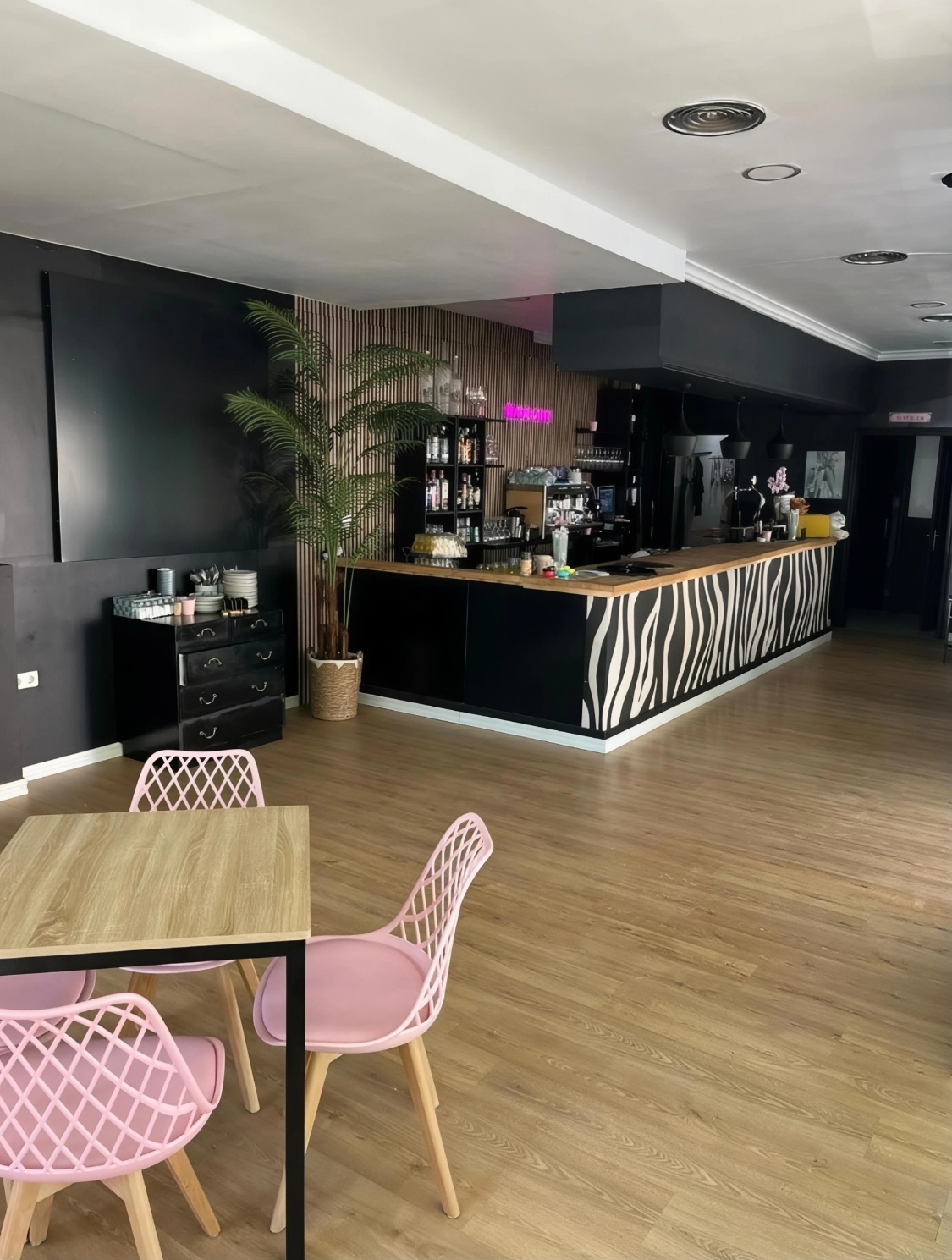 Traspaso Bar con Cocina en Benalmádena - Gran terraza 20 mesas
