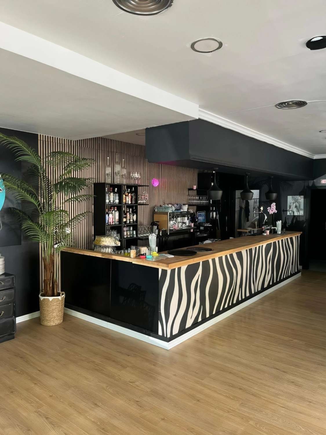 Traspaso Bar con Cocina en Benalmádena - Gran terraza 20 mesas