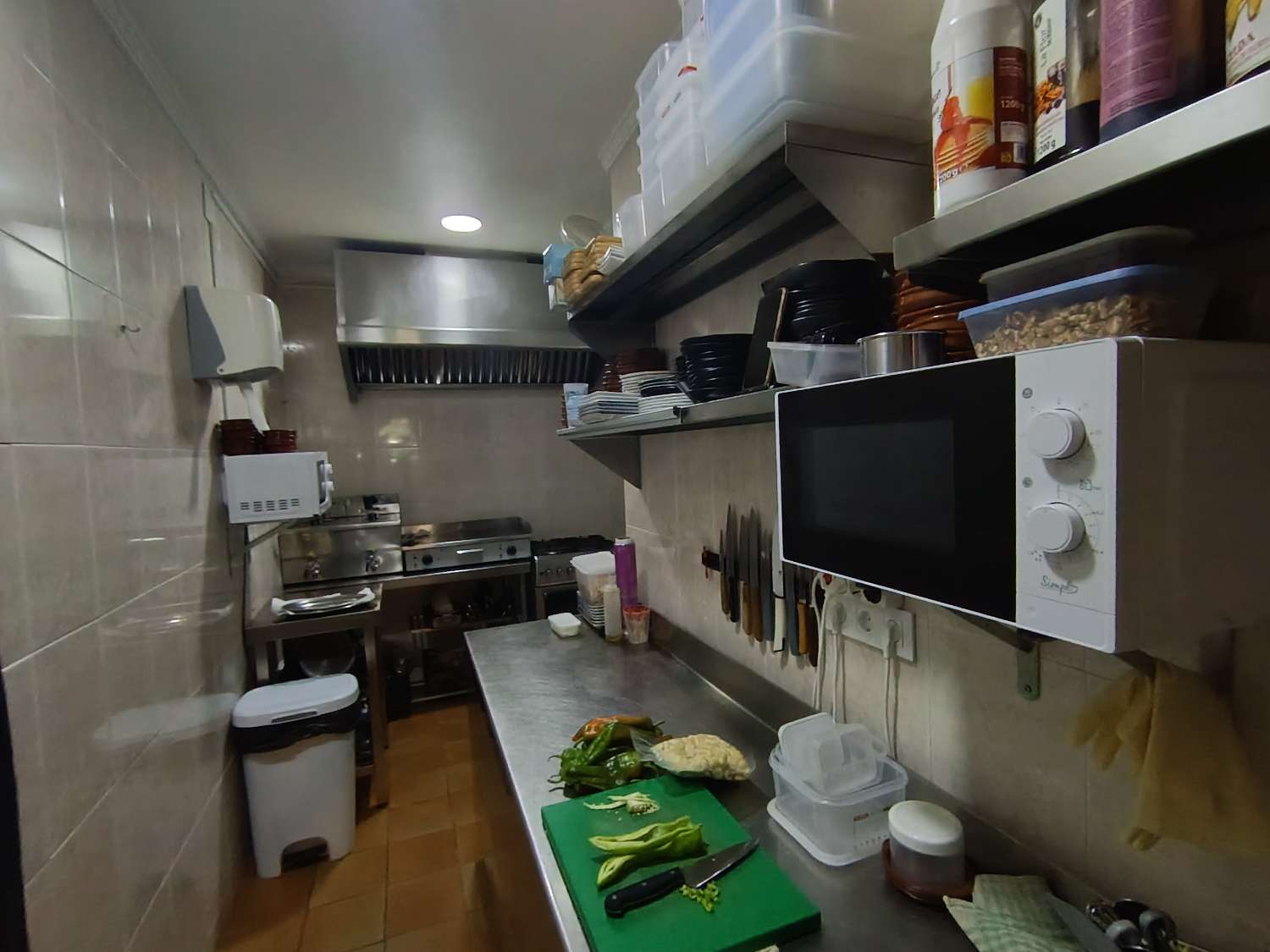 Traspaso Bar con Cocina en Benalmádena - Gran terraza 20 mesas