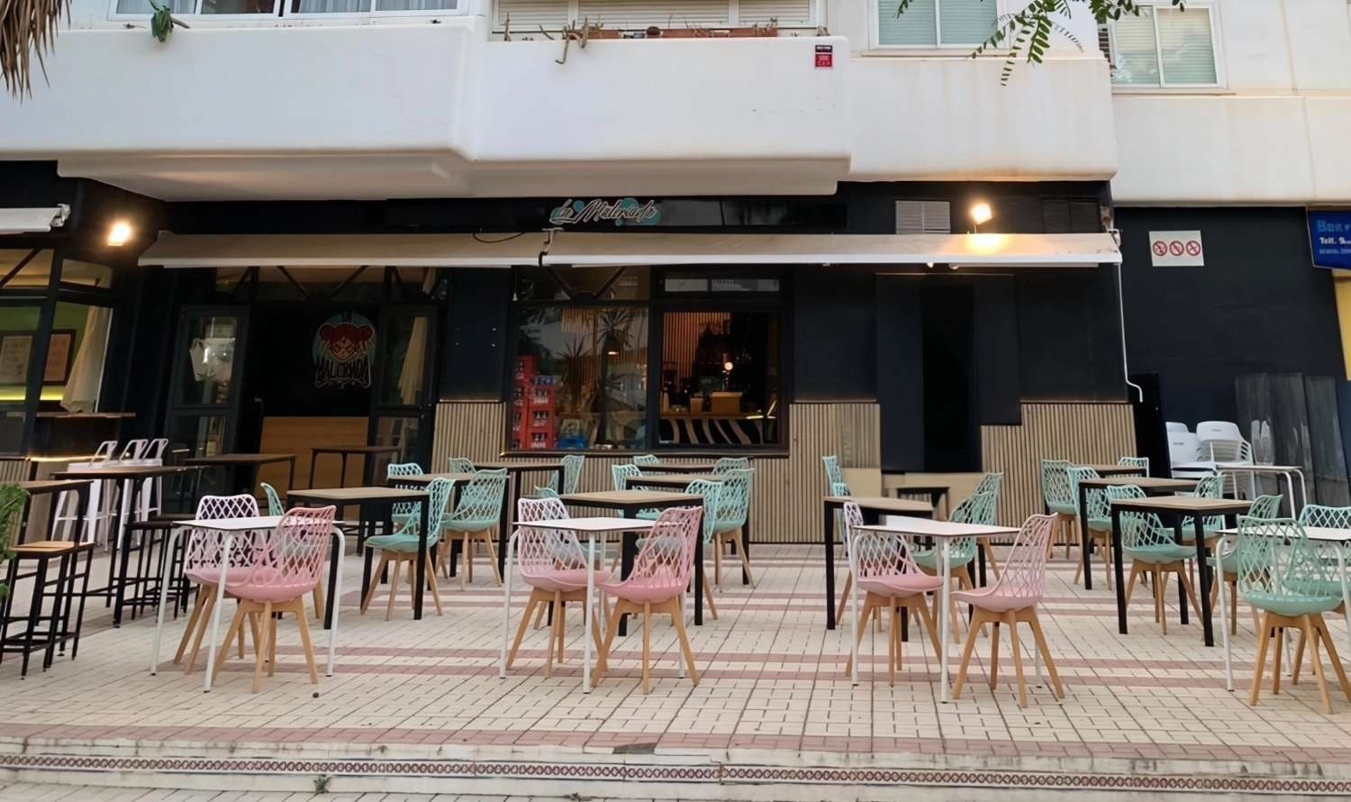 Traspaso Bar con Cocina en Benalmádena - Gran terraza 20 mesas