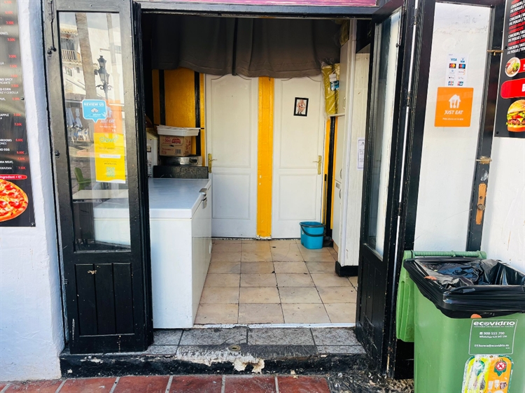 Traspaso Cafe Bar & Pollos Takeaway en Benalmadena - Gran terraza