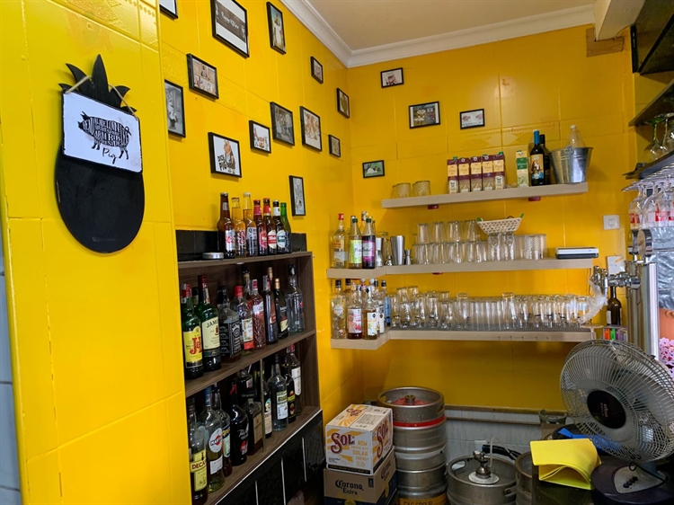 Traspaso Cafe Bar & Pollos Takeaway en Benalmadena - Gran terraza