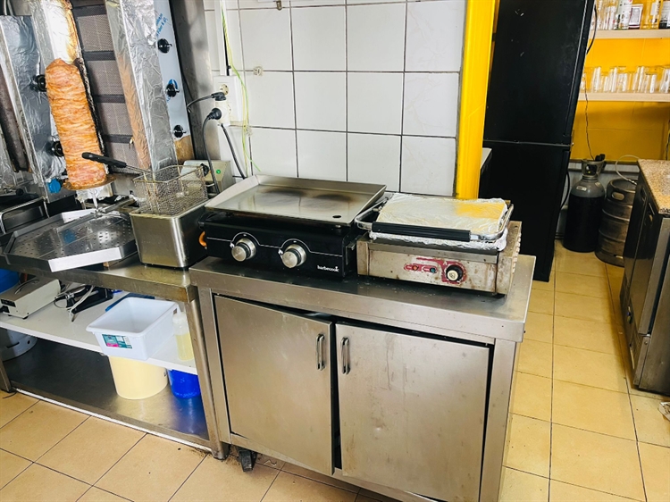 Traspaso Cafe Bar & Pollos Takeaway en Benalmadena - Gran terraza