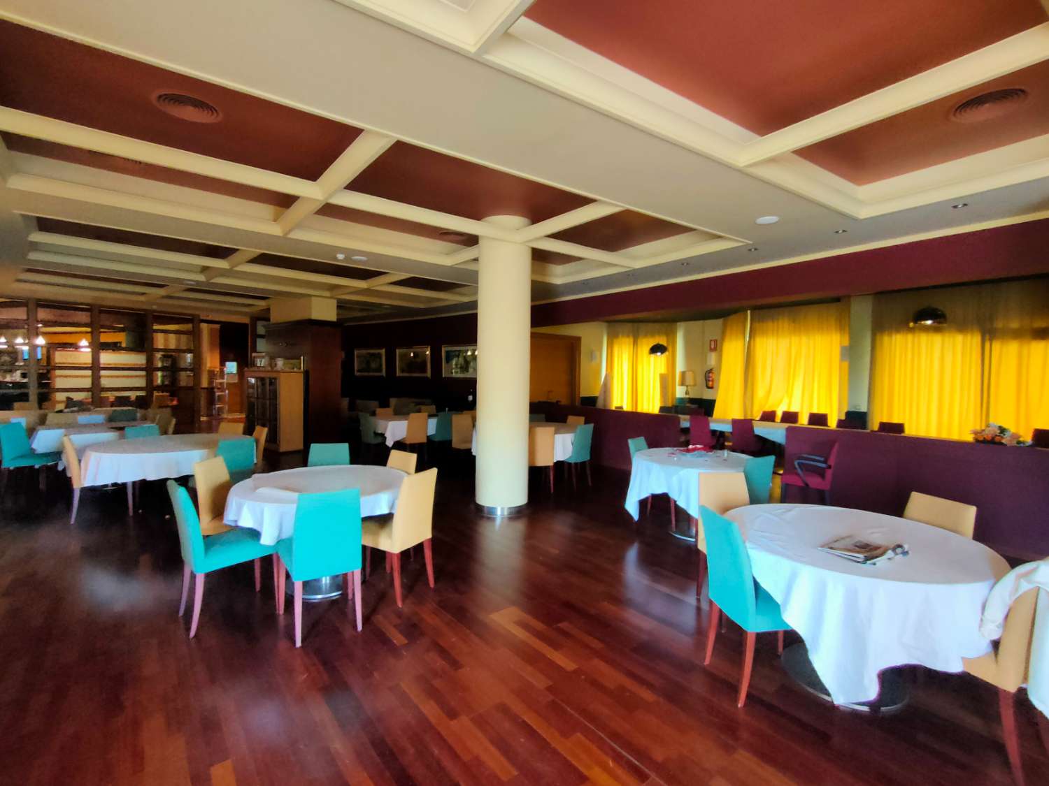 Bar Restaurante en Benalmádena Costa del Sol en COMPLEJO 150 PISOS DE LUJO