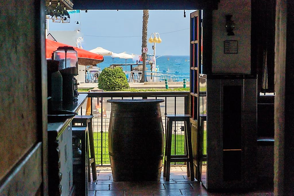 Cocktail Bar Restaurante en Benalmádena Costa - Frente a la Playa