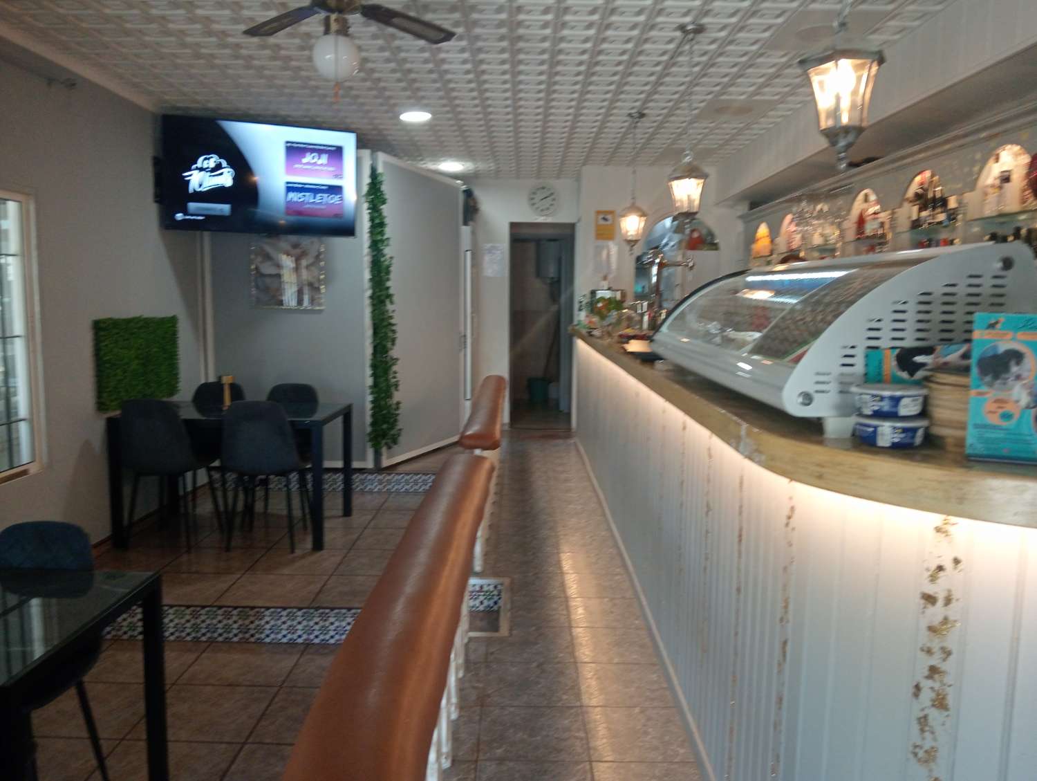 Traspaso Cafe Bar  en Torremolinos - Low Rent - 300 m De Playa La Carihuela Torremolinos