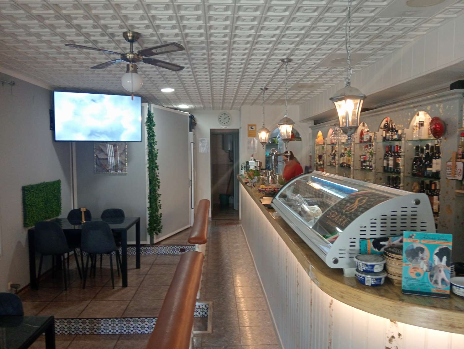 Traspaso Cafe Bar  en Torremolinos - Low Rent - 300 m De Playa La Carihuela Torremolinos
