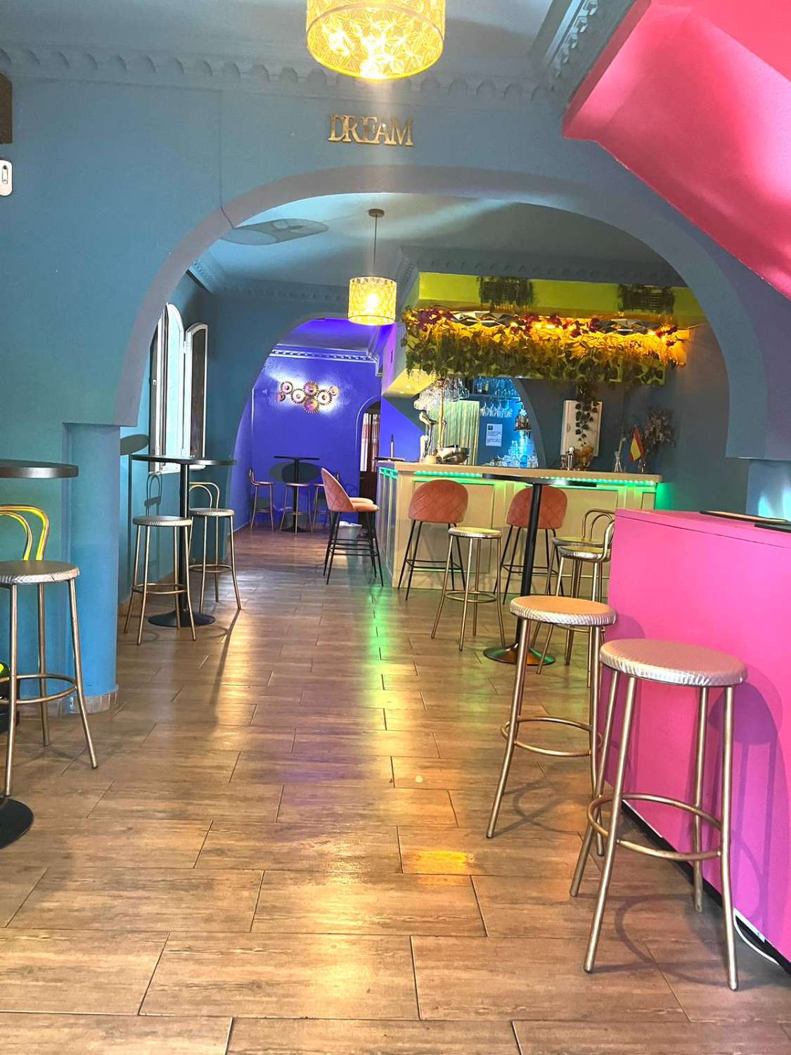 Music lounge bar en Torremolinos, Málaga en la Costa del Sol en España. CON VIVIENDA