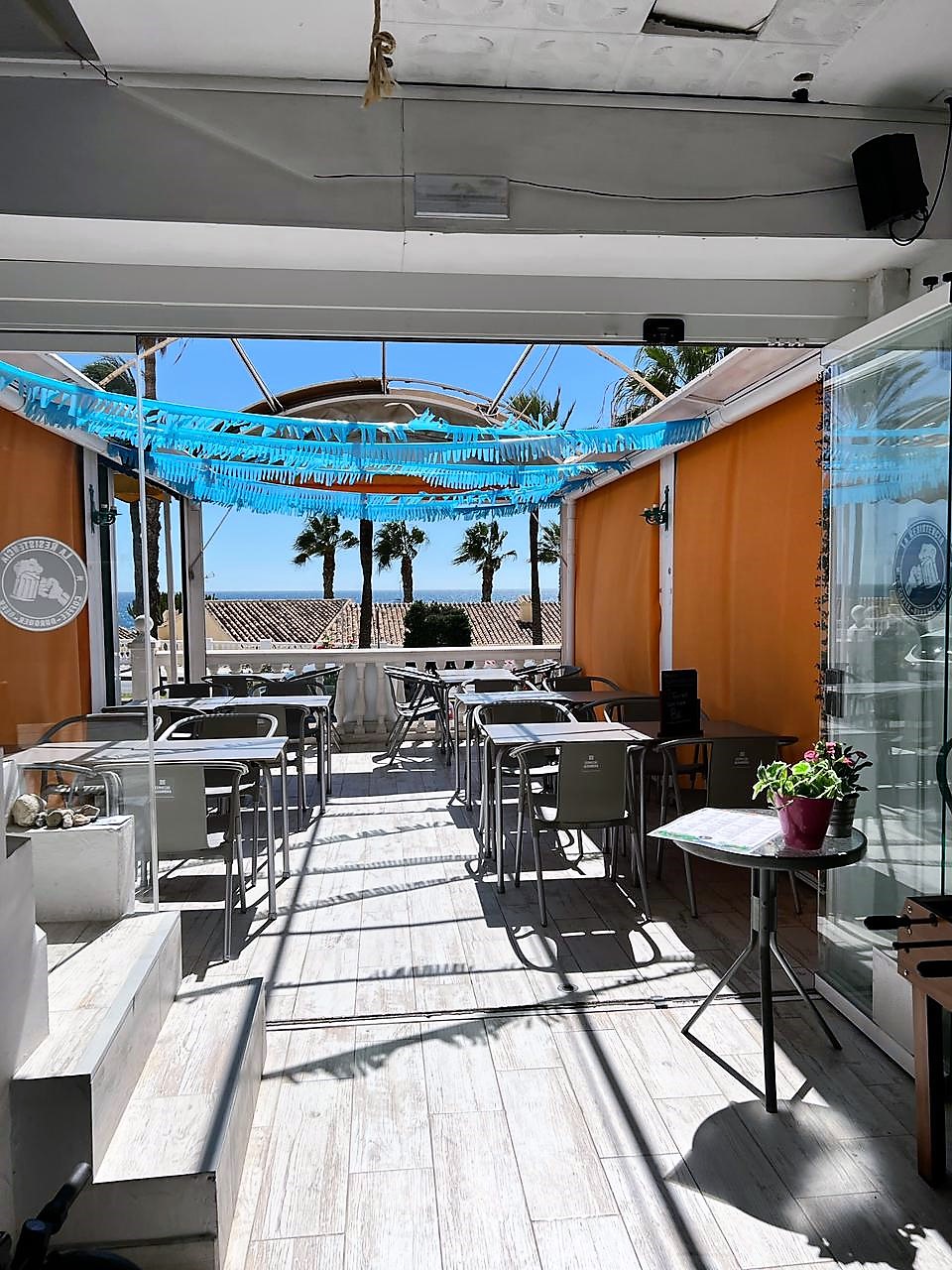 Cafe Bar en benalmadena Costa - Frente a la Playa - incluye habitación con ducha