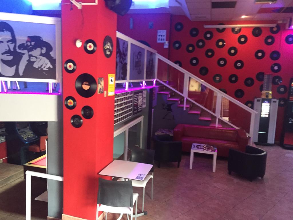 Traspaso Pub Bar con Musica en Benalmadena Costa del Sol - MUSICA EN VIVO