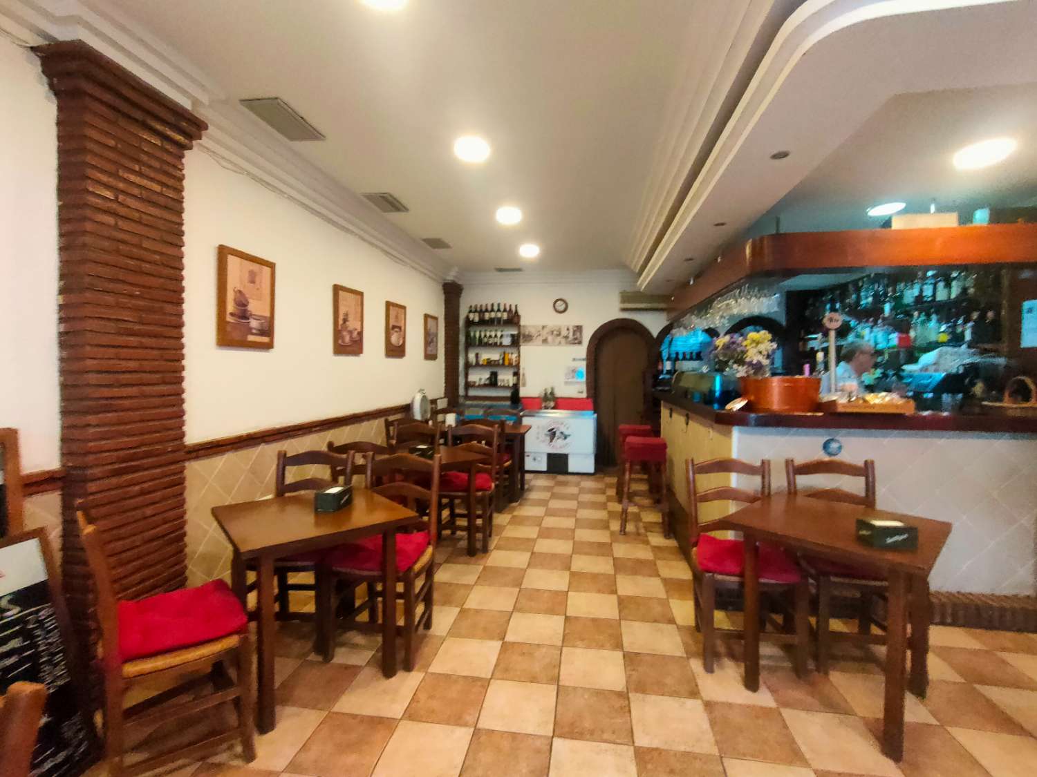 Cafe Bar bistro till salu i Arroyo de la Miel, Benalmadena Costa del Sol - AREA PRIME