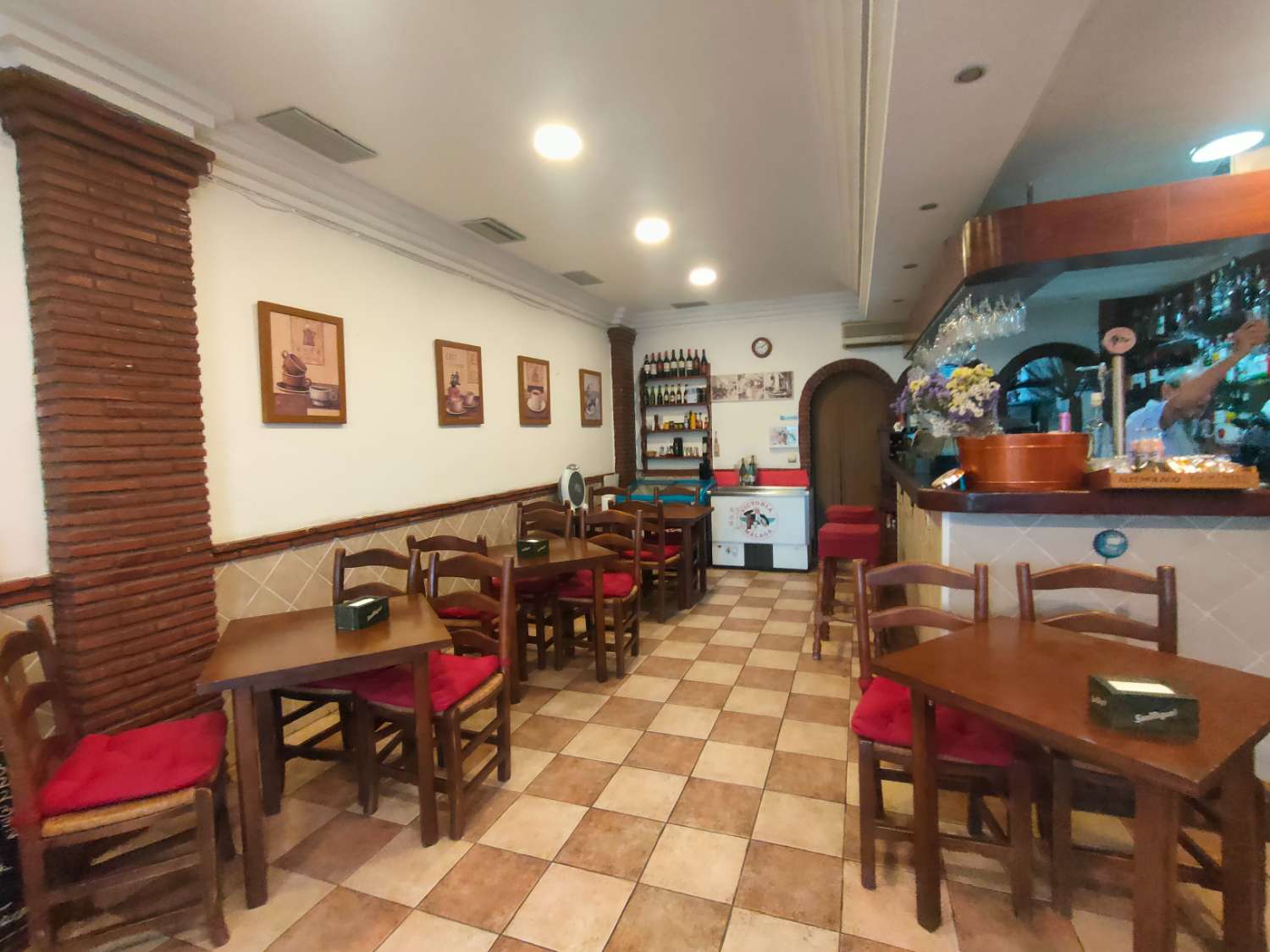 Cafe Bar  Bistrot in vendita a Arroyo de la Miel, Benalmadena Costa del Sol - AREA PRIME