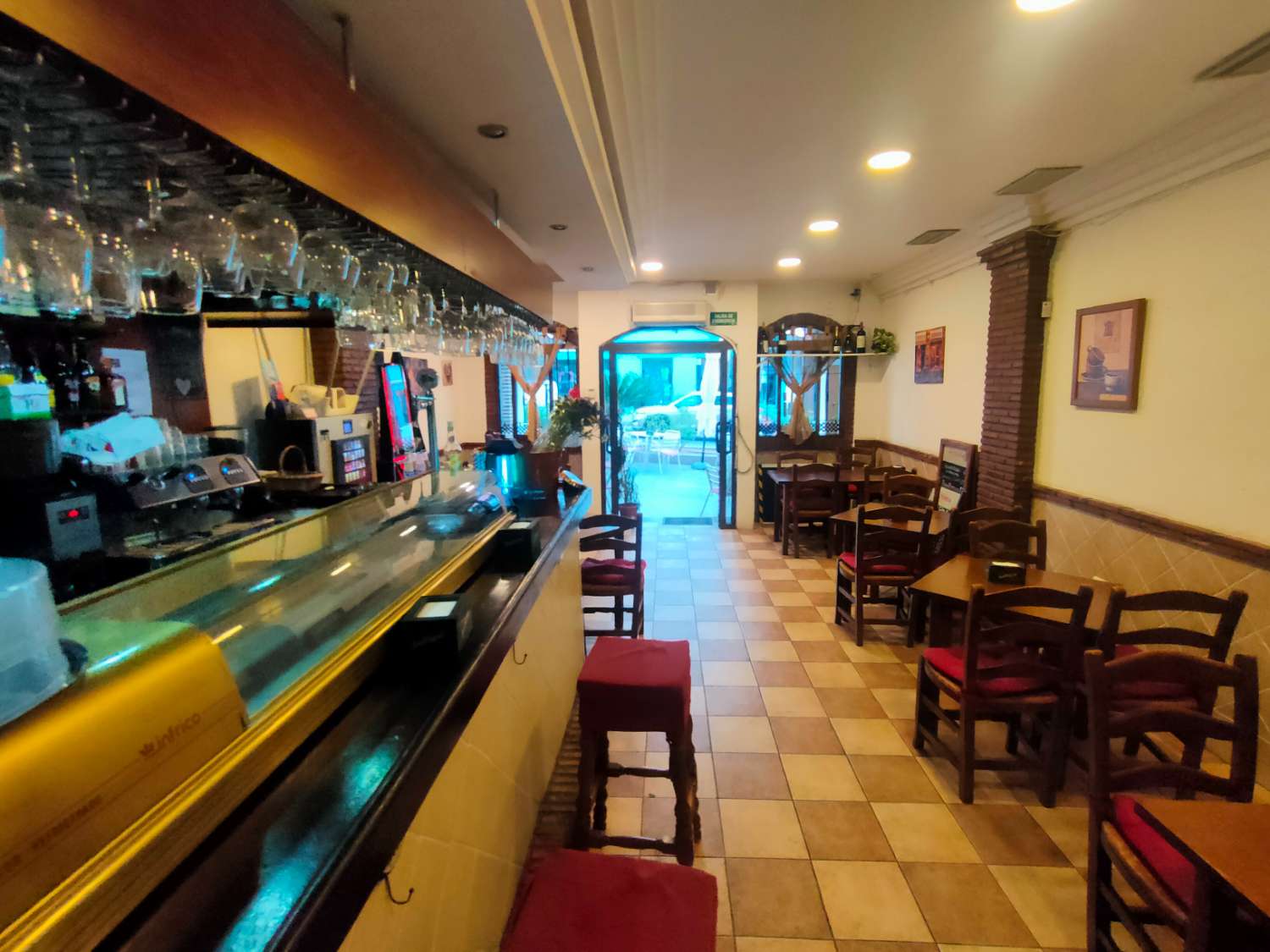 Traspaso Bistro Bar & Tapas Arroyo de la Miel, Benalmadena Costa del Sol - SUPER CENTRICO