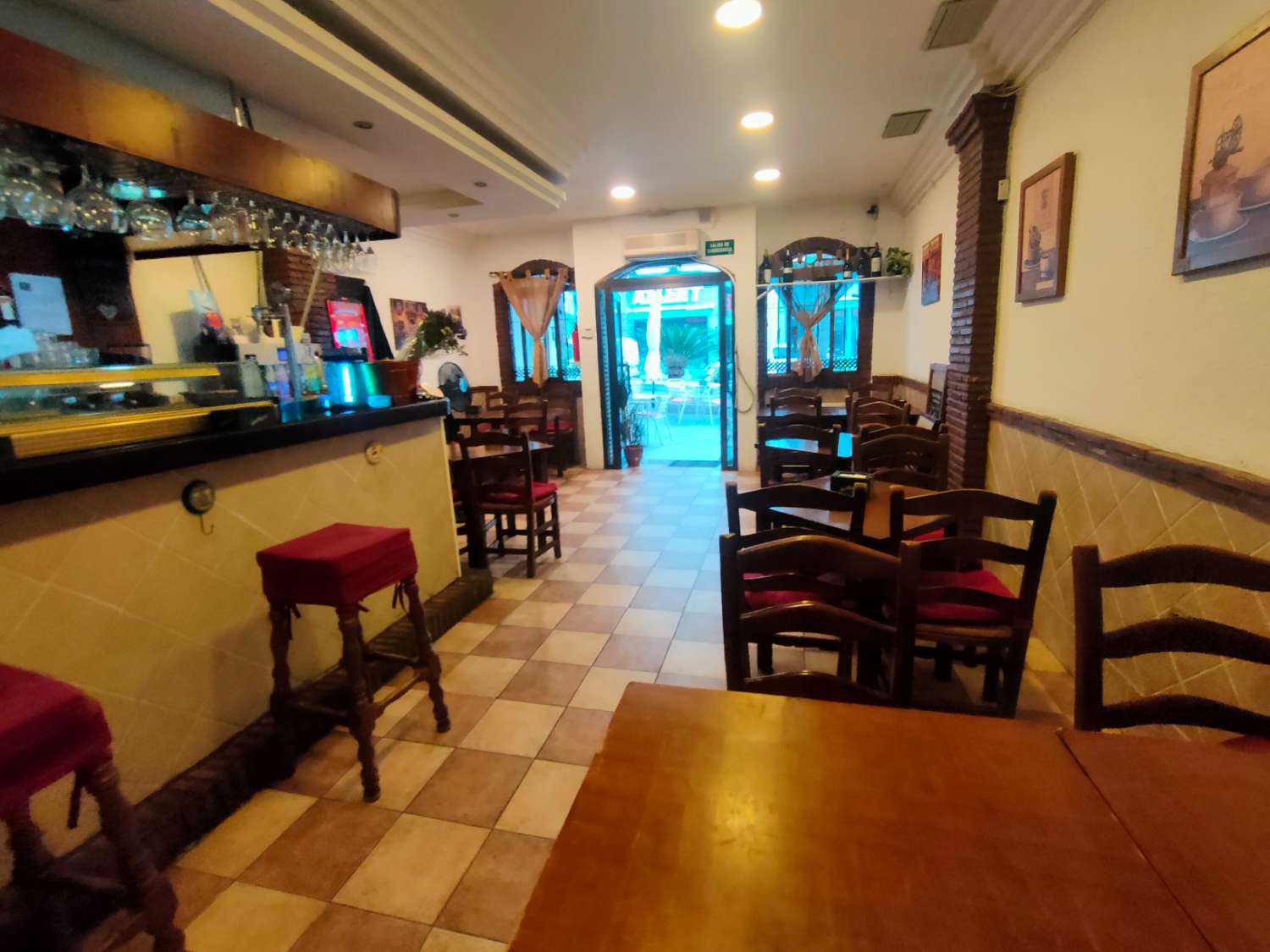 Cafe Bar bistro till salu i Arroyo de la Miel, Benalmadena Costa del Sol - AREA PRIME
