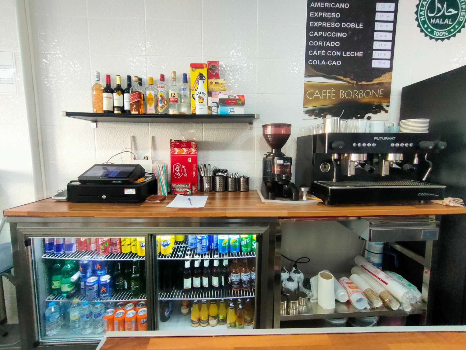 Kahvio myynnissä Benalmádena Costa