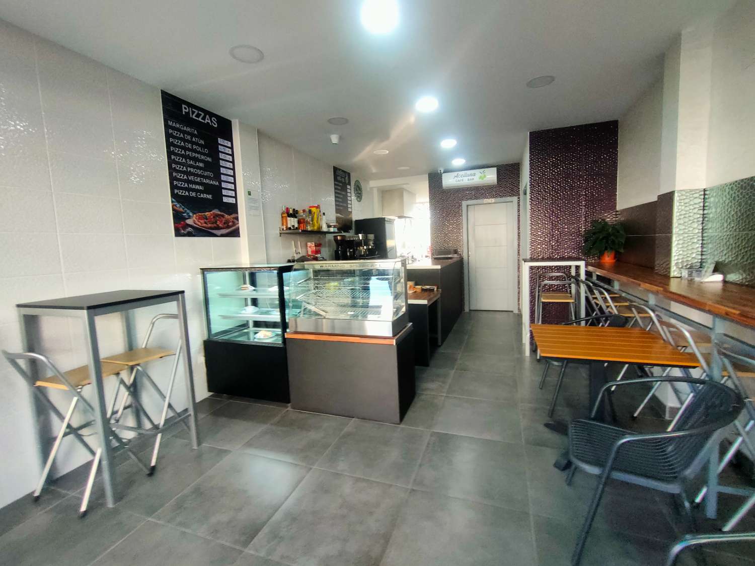 Bar à vendre à Benalmadena Costa - Comprend un logement de 48 m2 - Locaux commerciaux à vendre