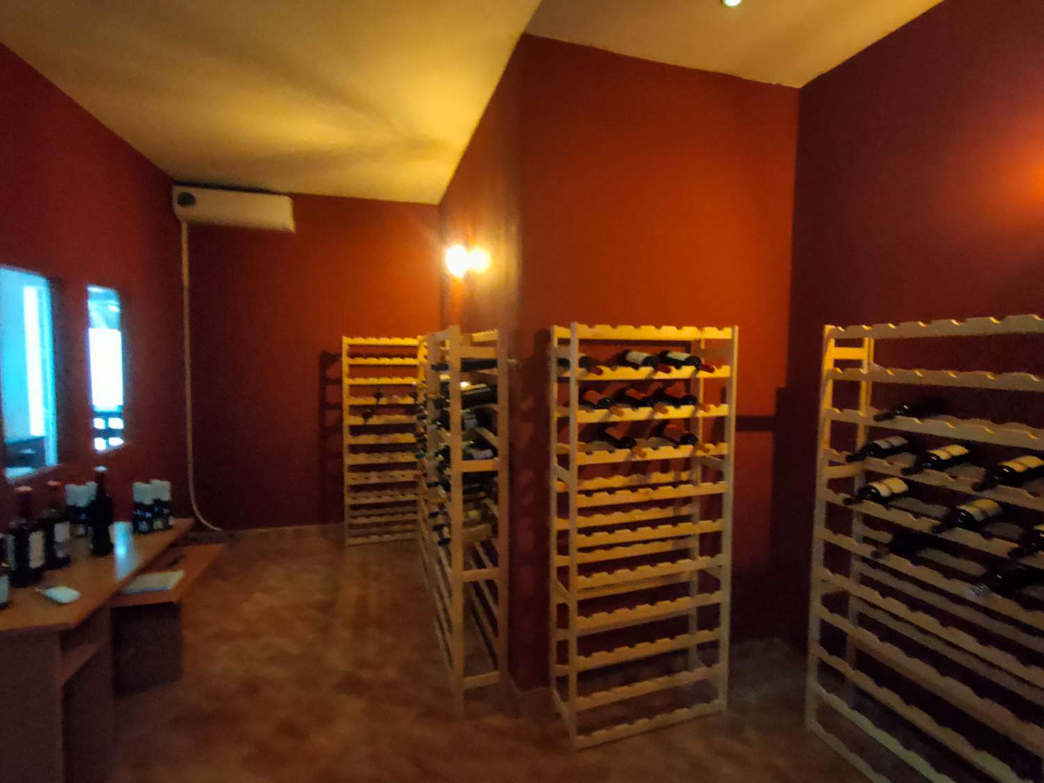 Wijnbar te koop in Benalmádena - Groot terras 20 tafels en wijnkelder
