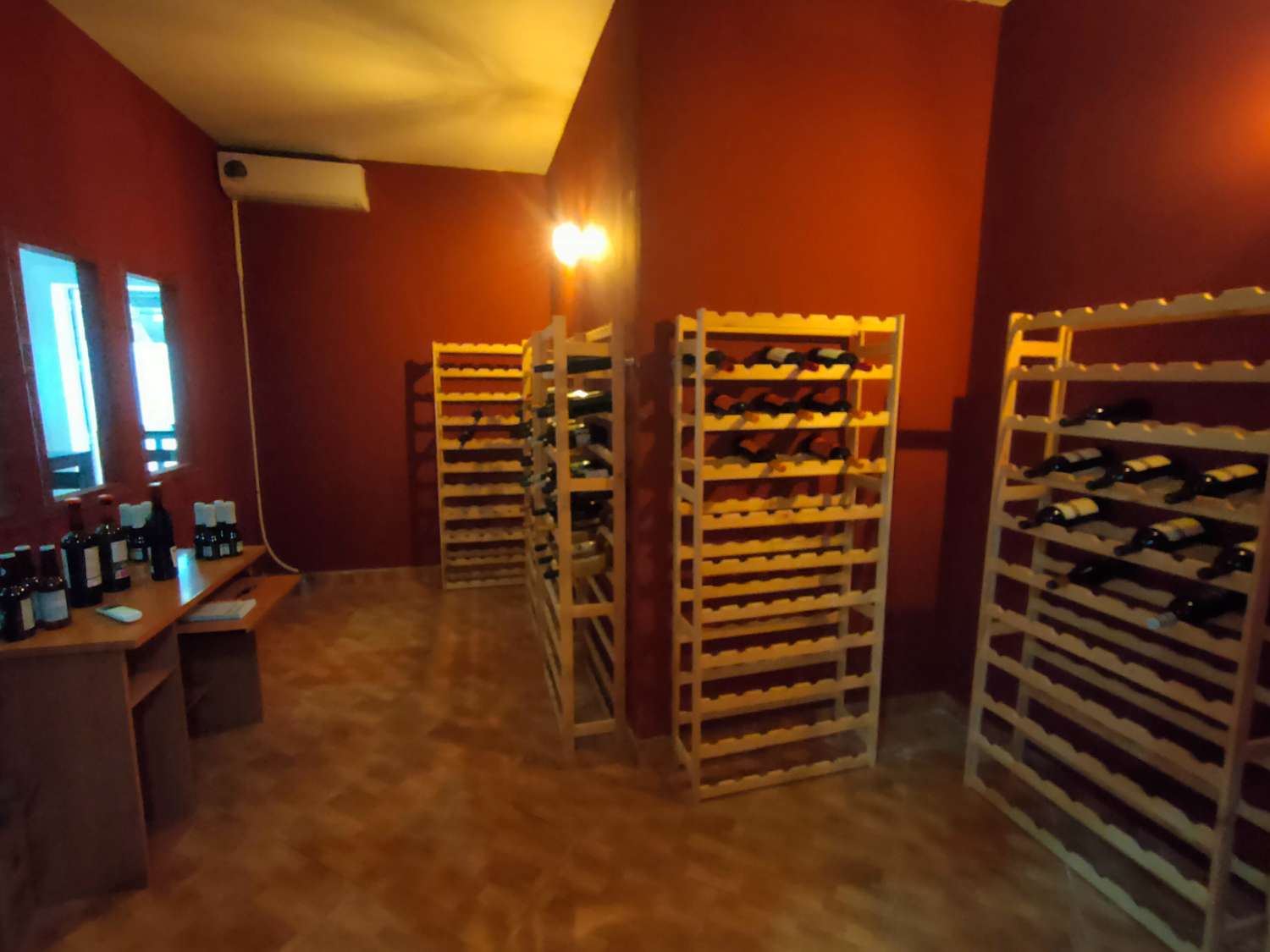 Wijnbar te koop in Benalmádena - Groot terras 20 tafels en wijnkelder