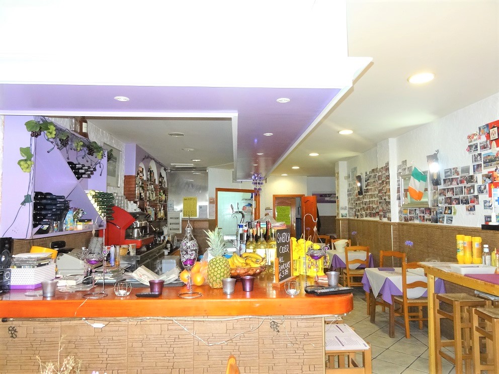 Sale Cafe Bar in Arroyo de la Miel - Benalmadena - Große Küche - Terrasse 10 Tische
