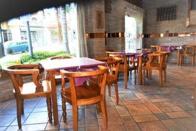 壮观的咖啡馆比萨店餐厅在贝纳尔马德纳科斯塔德尔索尔