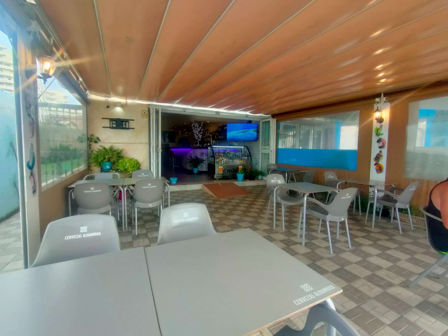 Traspaso Cafetería & Bar en Benalmádena - Frente Playa con Bajo alquiler