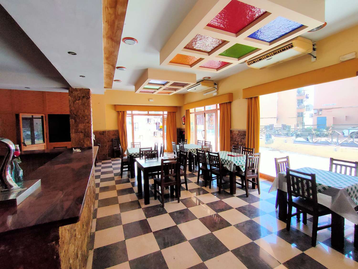 مطعم وبار للإيجار بيناليمينا, كوستا ديل سول, إسبانيا