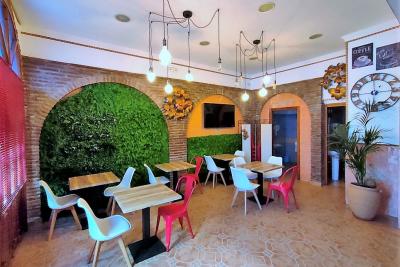 特拉斯帕索咖啡厅酒吧在阿罗约德拉米尔贝纳尔马德纳 - 大特拉扎