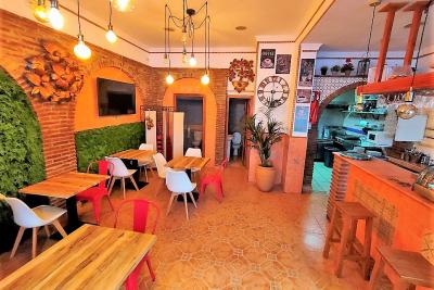 Кафе-бар Traspaso в Арройо-де-ла-Миэль Бенальмадена - Гр...