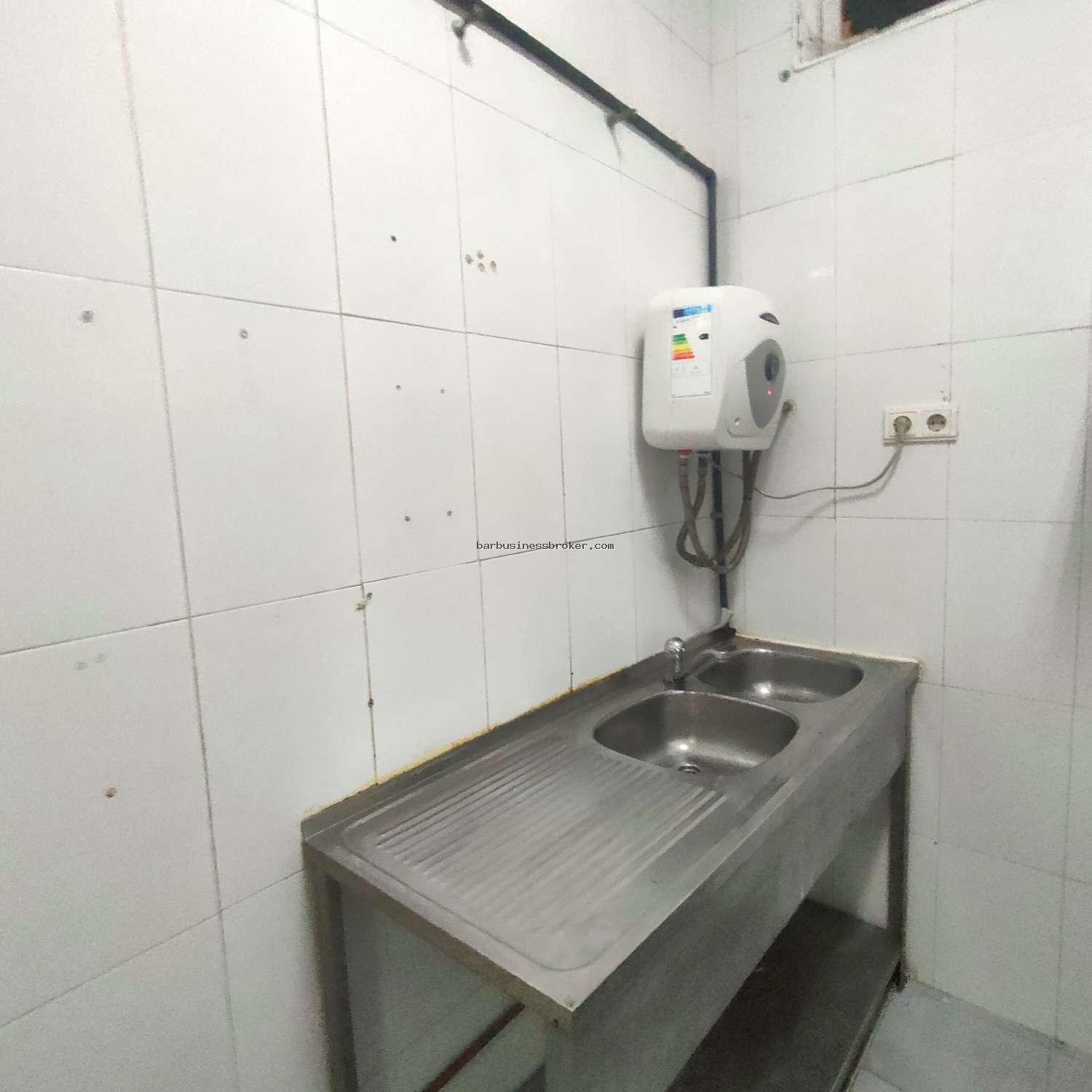 Venta Local Comercial en Benalmadena - Bar con rentabilidad 6% anual