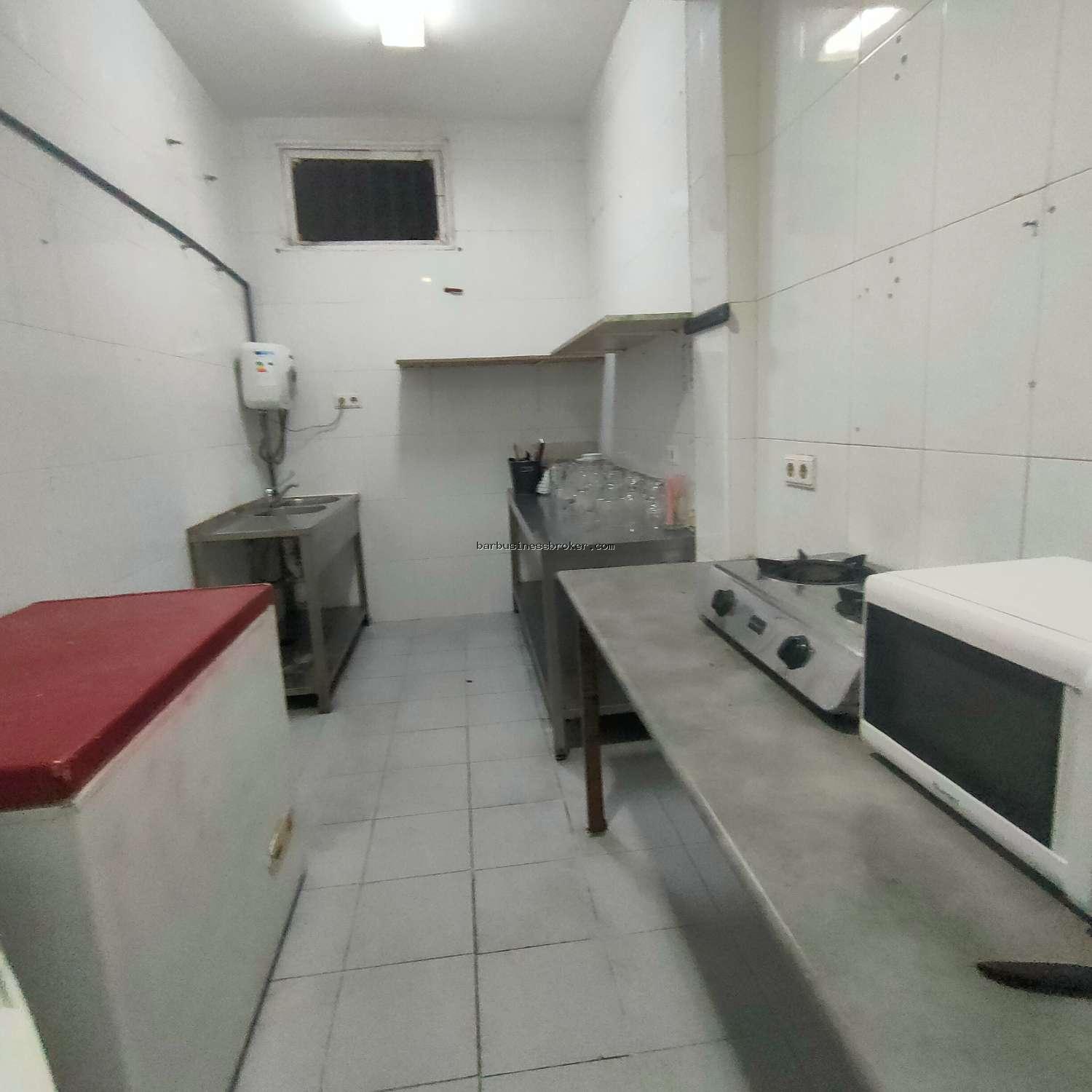 Venta Local Comercial en Benalmadena - Bar con rentabilidad 6% anual