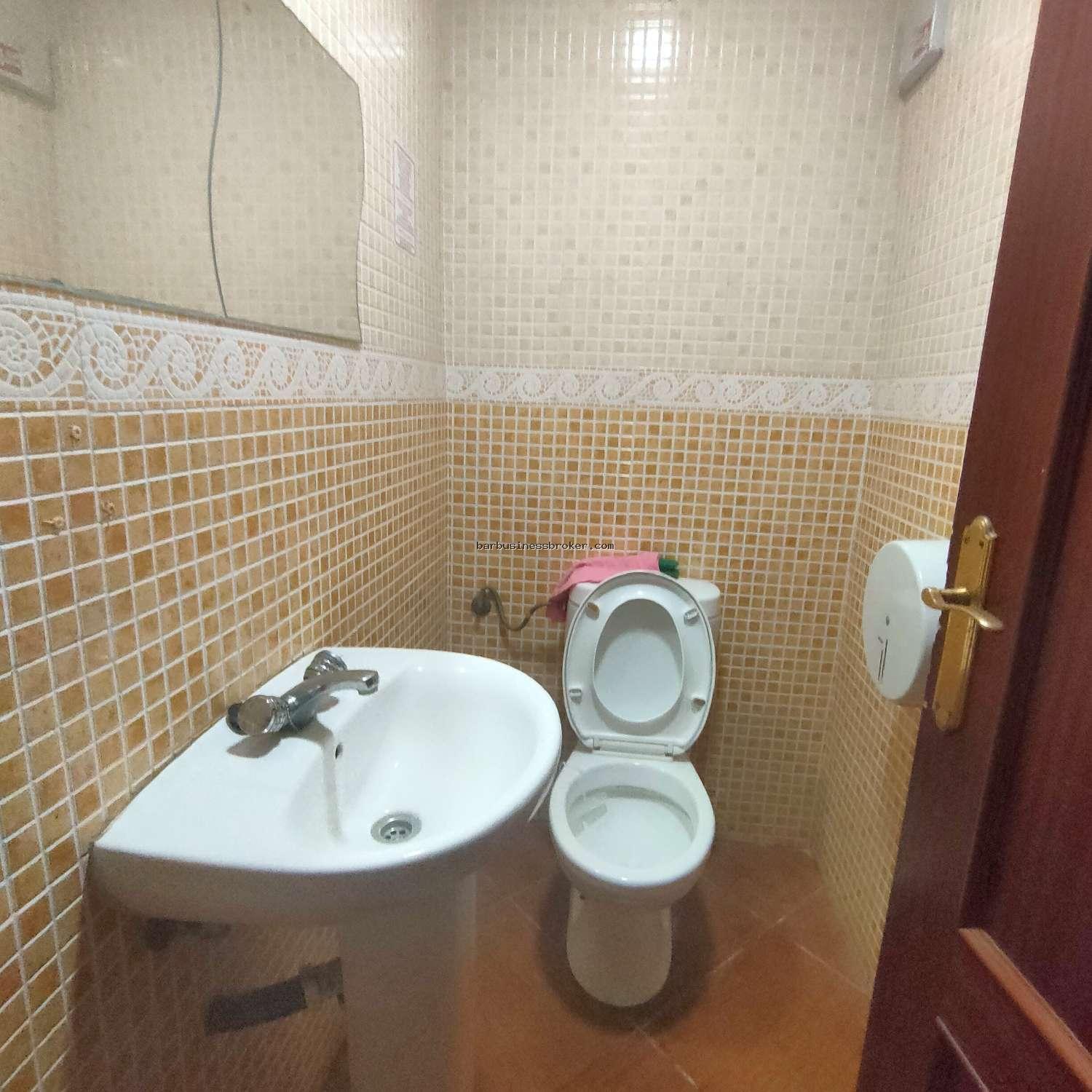 Venta Local Comercial en Benalmadena - Bar con rentabilidad 6% anual