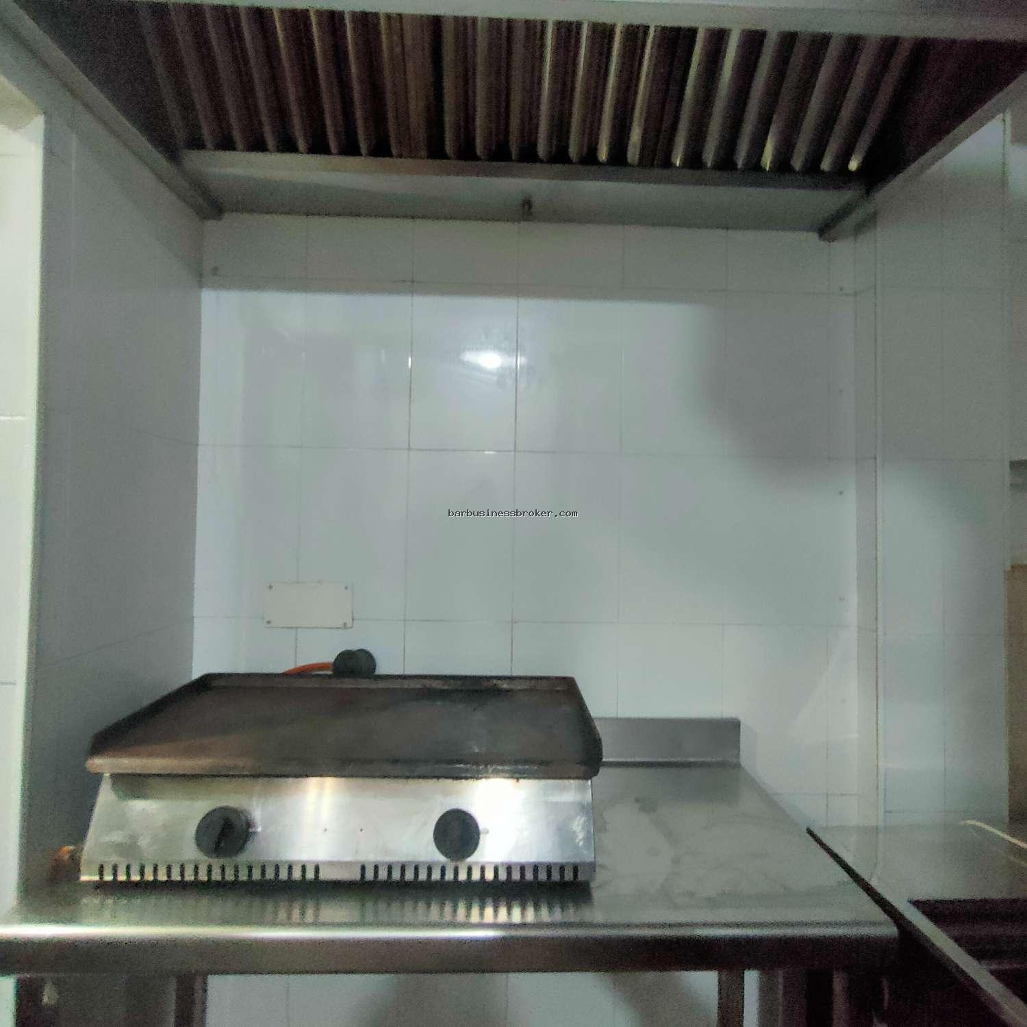 Venta Local Comercial en Benalmadena - Bar con rentabilidad 6% anual