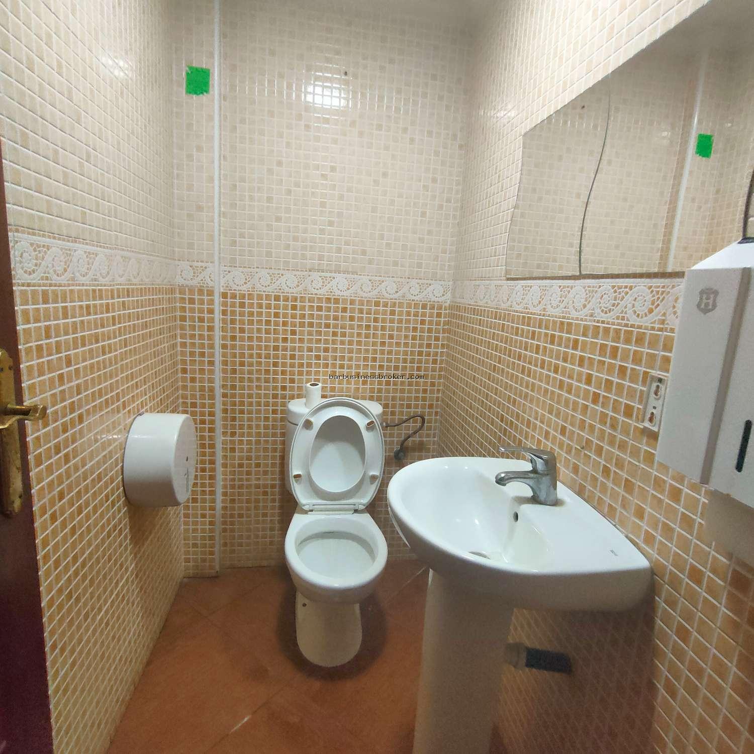 Venta Local Comercial en Benalmadena - Bar con rentabilidad 6% anual