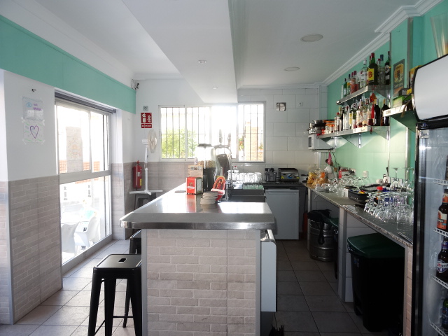西班牙马拉加贝纳尔马德纳太阳海岸出售酒吧