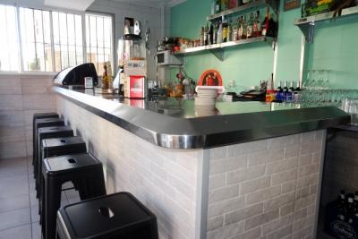 西班牙马拉加贝纳尔马德纳太阳海岸出售酒吧