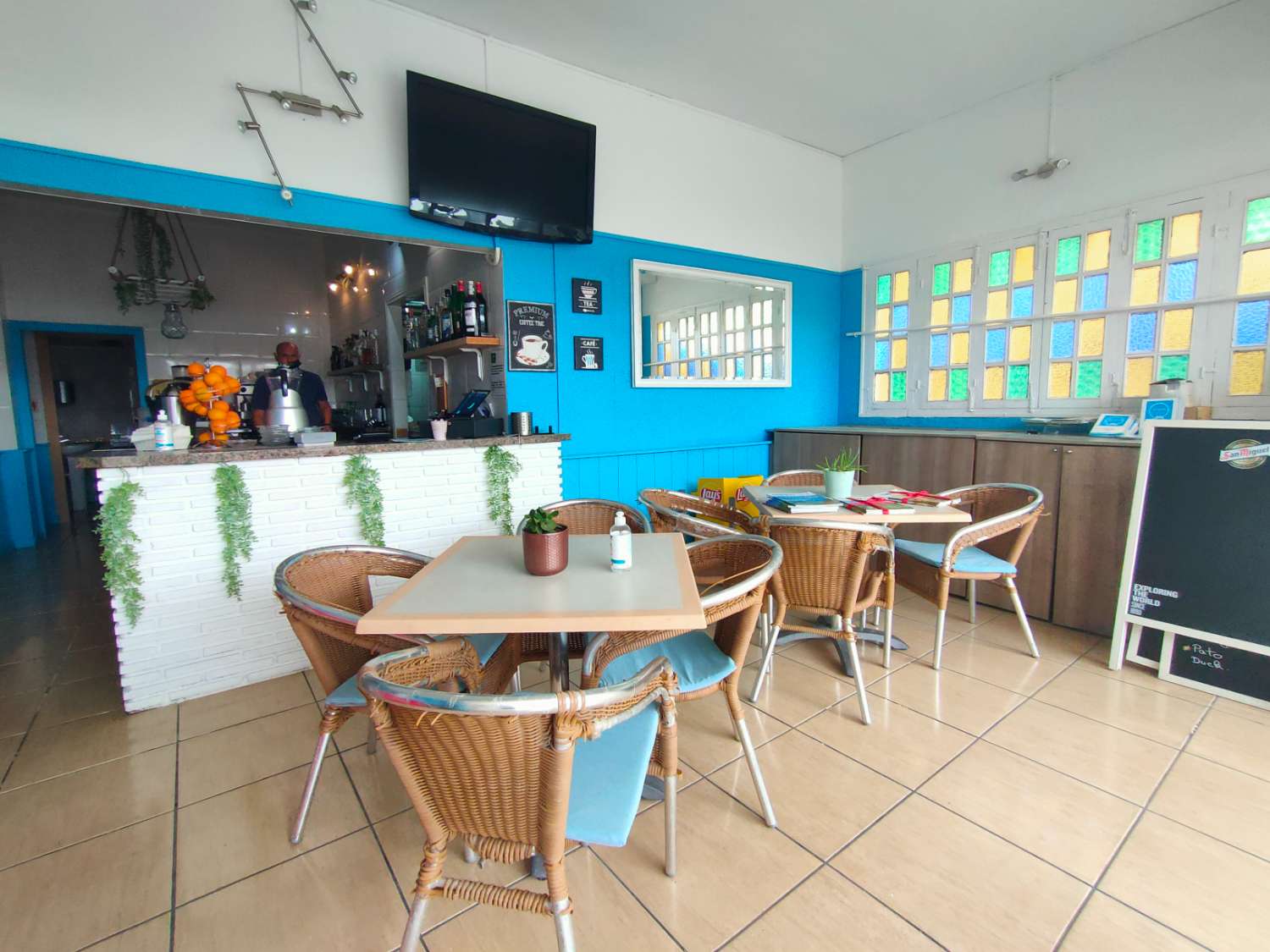 مقهى بار في توريمولينوس - لا كاريهويلا - شاطئ الجبهة