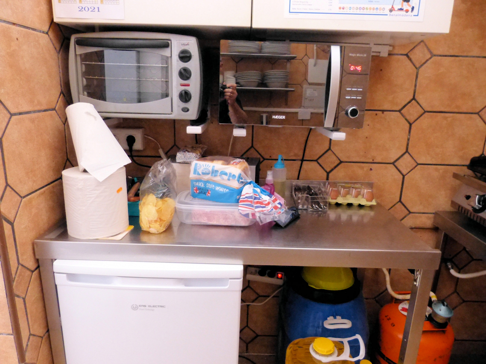 Traspaso Pequeño Bar en Benalmadena - Cocina + terraza 8 mesas