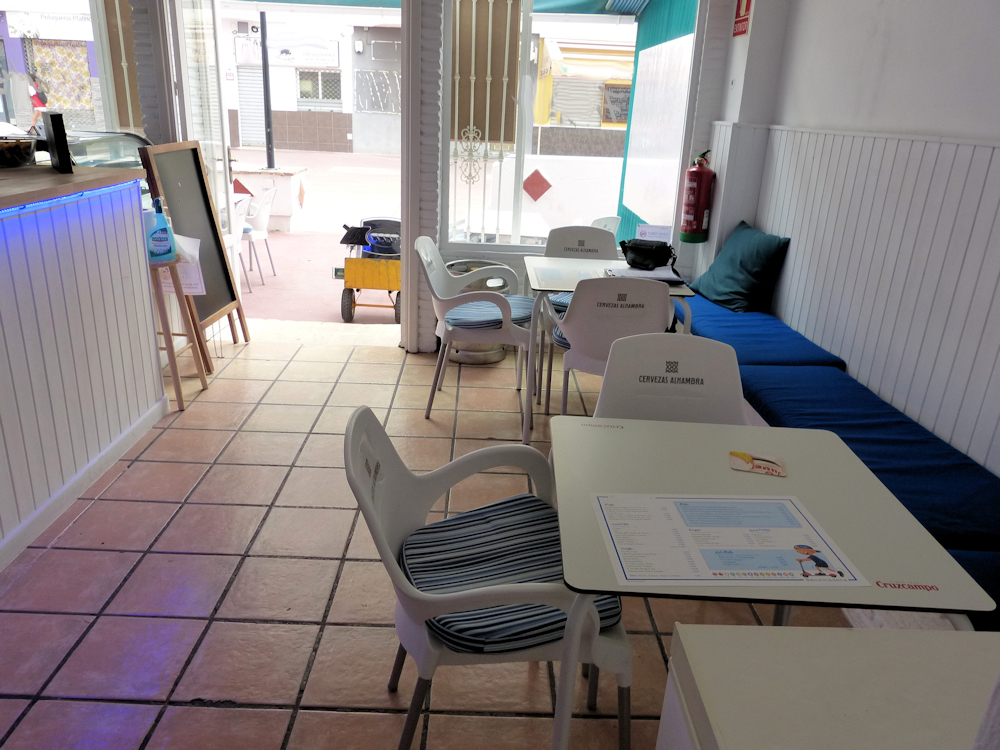 Traspaso Pequeño Bar en Benalmadena - Cocina + terraza 8 mesas