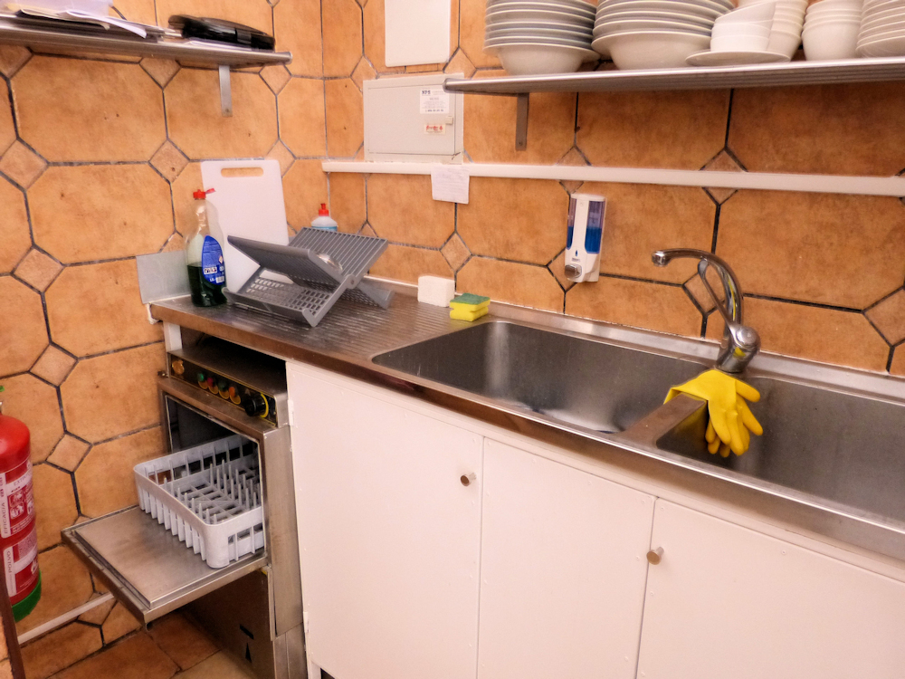 Traspaso Pequeño Bar en Benalmadena - Cocina + terraza 8 mesas