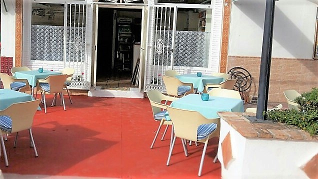 Traspaso Pequeño Bar en Benalmadena - Cocina + terraza 8 mesas