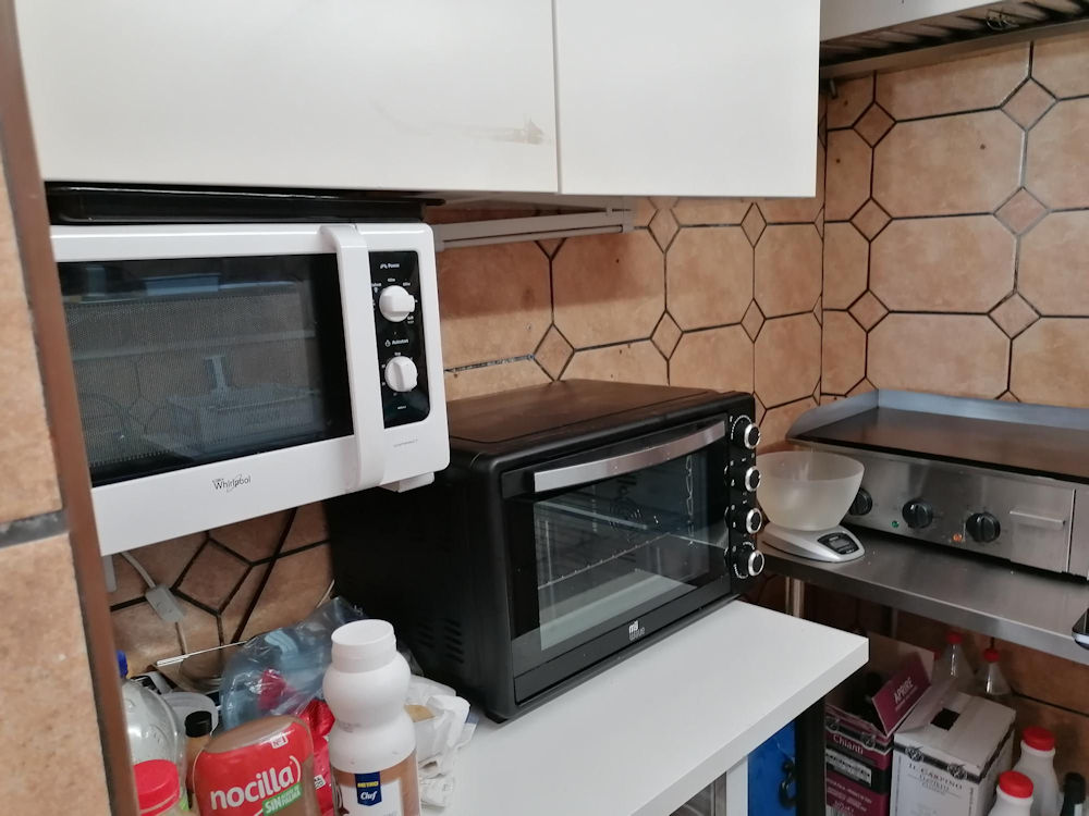 Traspaso Pequeño Bar en Benalmadena - Cocina + terraza 8 mesas