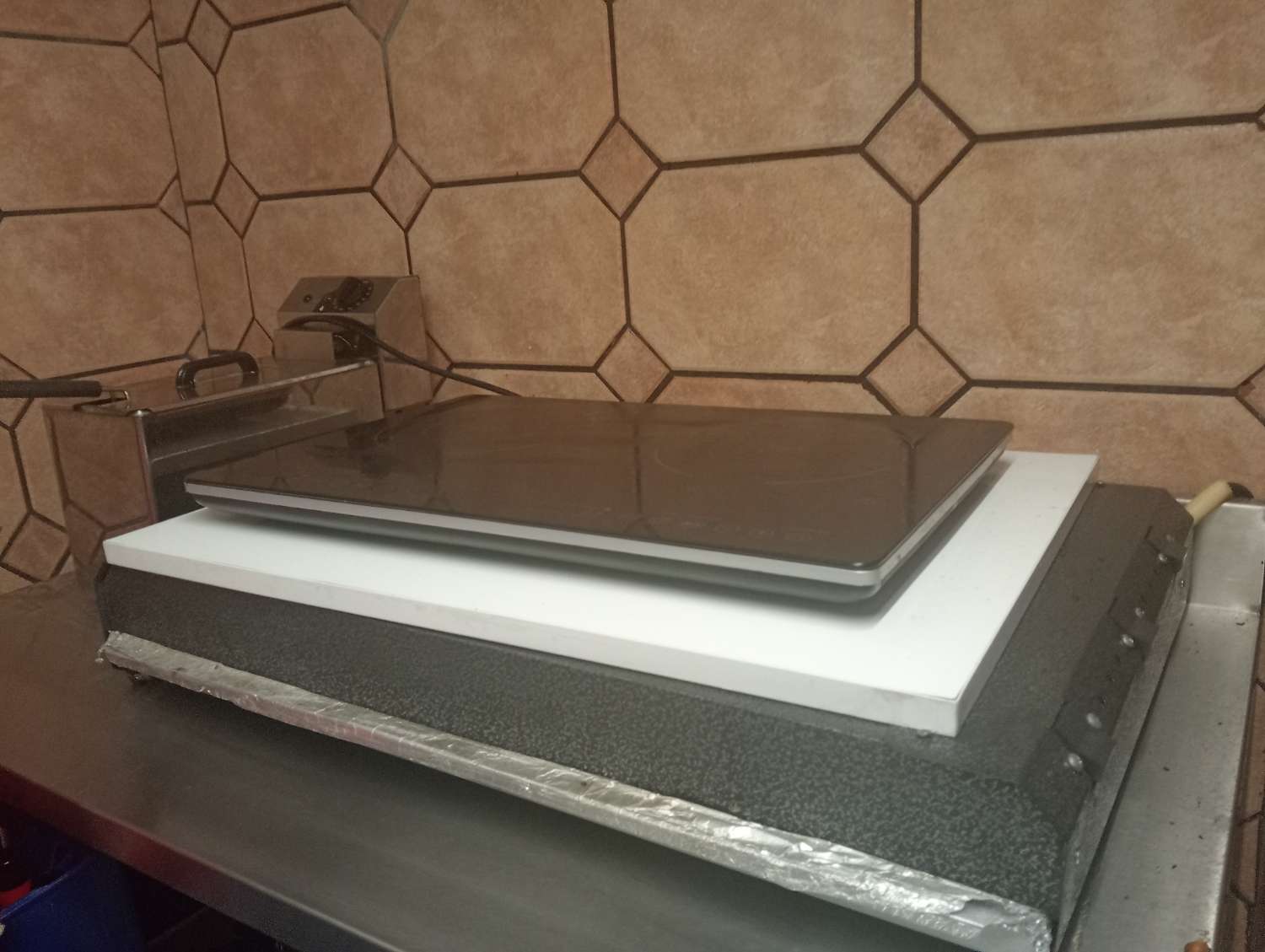 Traspaso Pequeño Bar en Benalmadena - Cocina + terraza 8 mesas